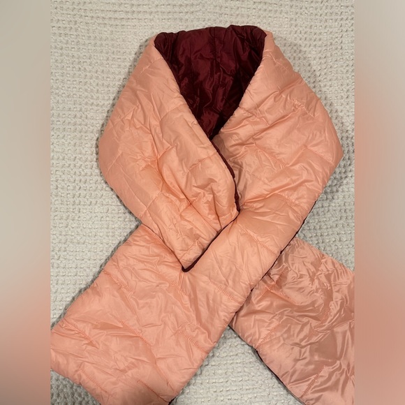 FWD packable reversible puffy scarf - Picture 2 of 4